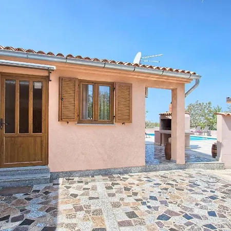 Ferienhaus In Mit Privatem Pool Сasa de vacaciones *