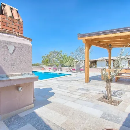 Ferienhaus In Mit Privatem Pool *