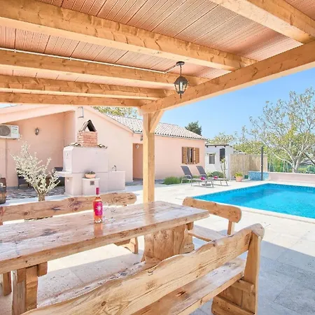 Ferienhaus In Mit Privatem Pool *