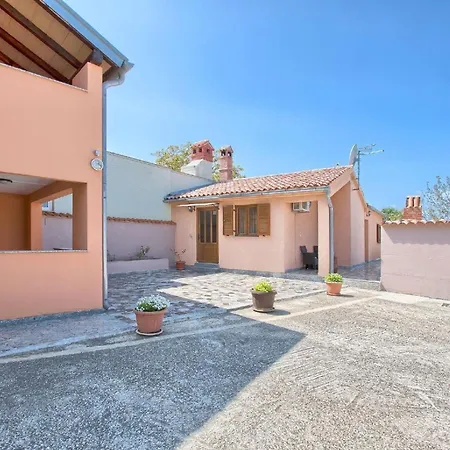 Ferienhaus Ferienhaus In Mit Privatem Pool *