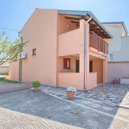 Ferienhaus In Mit Privatem Pool Peroj